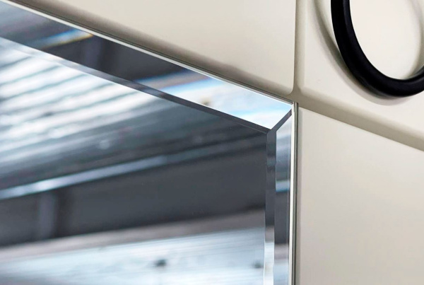 Ева Шкаф 3 дв Фасады 2 гл + 1зеркало/105.02/Белое дерево/Белый матовый